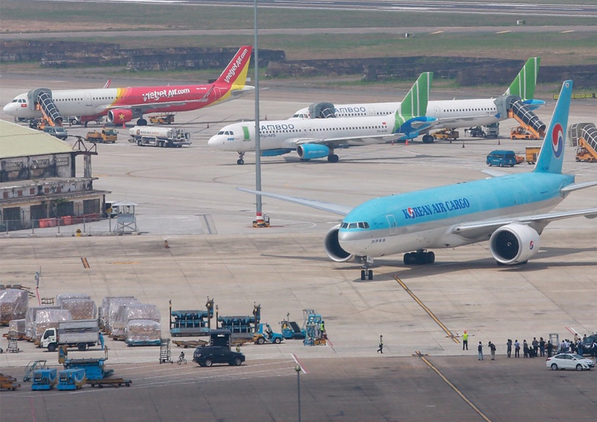 Vietnam – Laos flight resumption brings great happy to Vietnamese in Laos